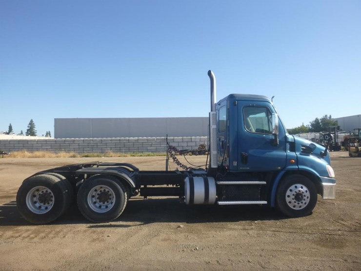 2012-freightliner-cascadia-113-image-7