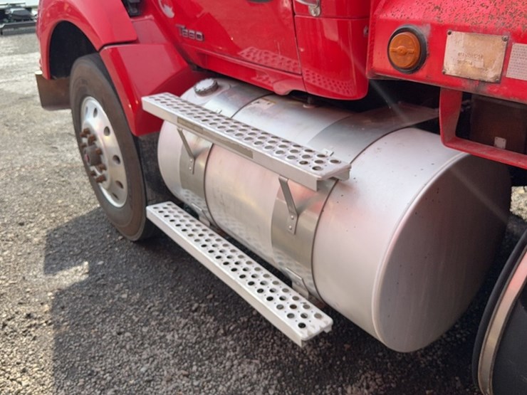 2016-kenworth-t880-image-13