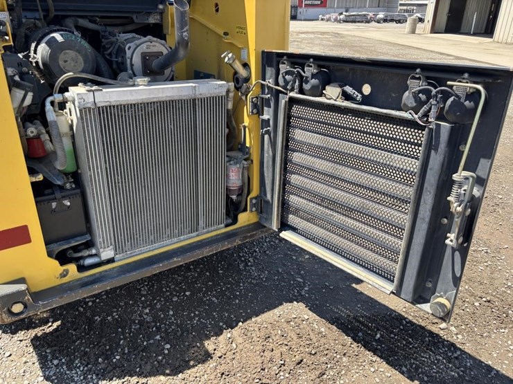2018-yanmar-s220r-image-35