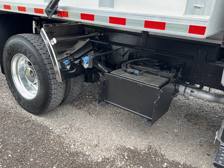 2013-ford-f750-image-5