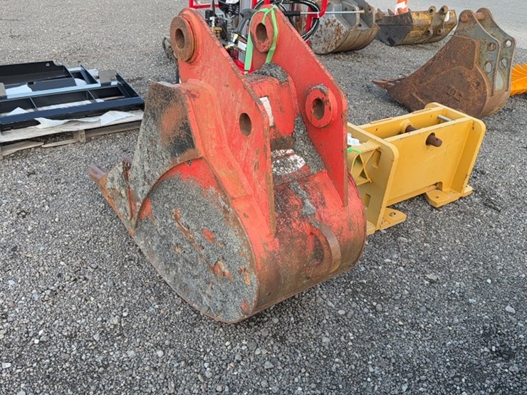#2013-•-esco-24"-excavator-bucket-image-4