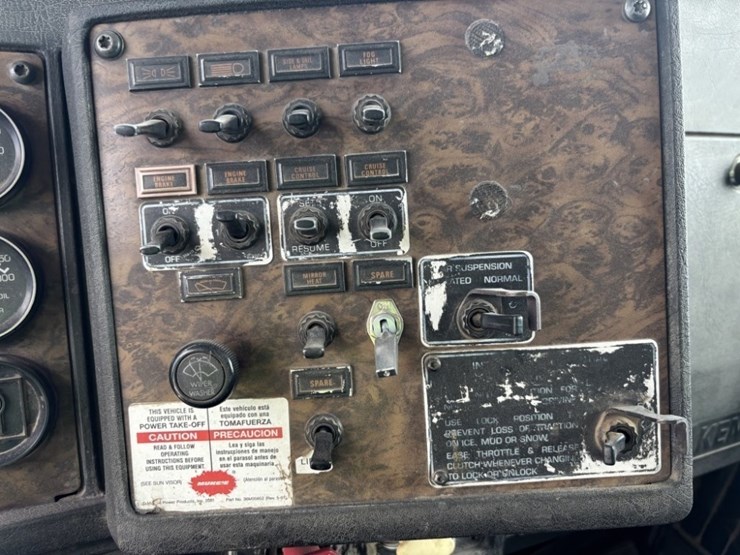 1996-kenworth-w900b-image-30