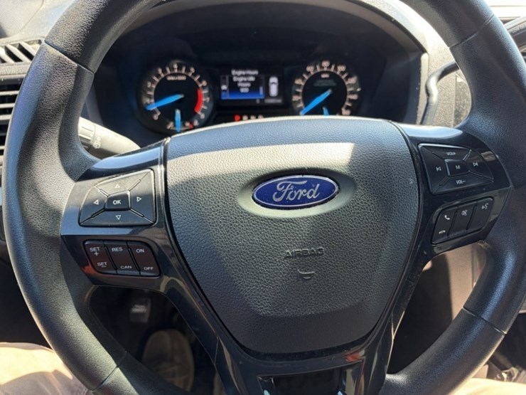 2017-ford-explorer-image-34