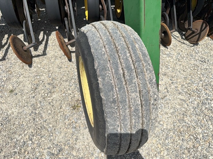 john-deere-750-image-20