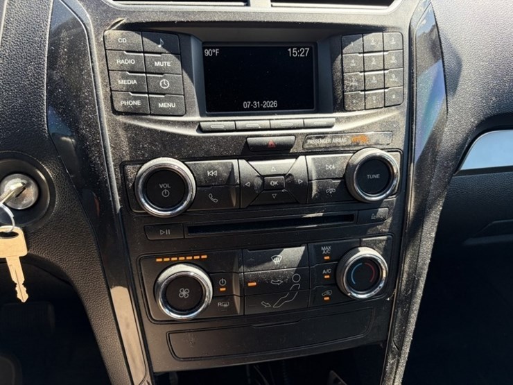 2017-ford-explorer-image-32