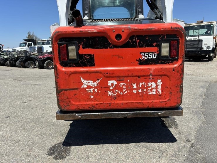 2017-bobcat-s590-image-10