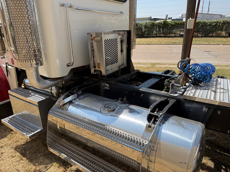 2014-peterbilt-388-image-9