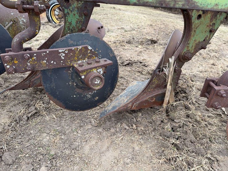 john-deere-pull-type-four-bottom-plow-image-20