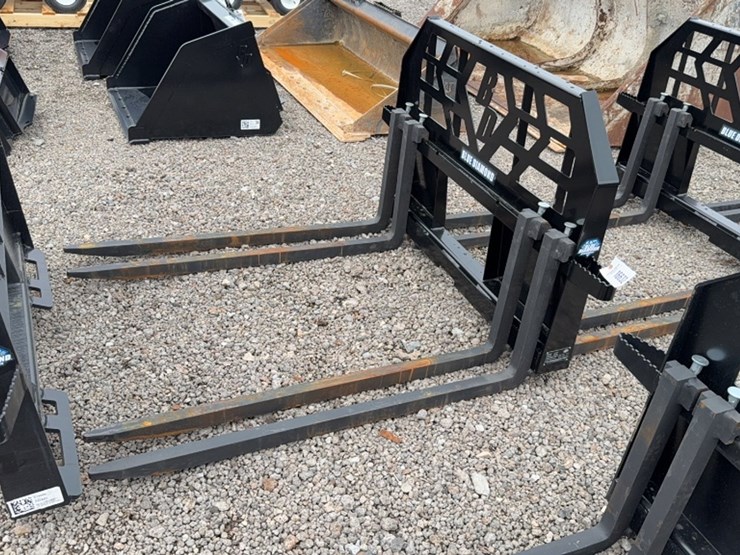 #2064-•-blue-diamond-48"-skid-steer-brick-image-1