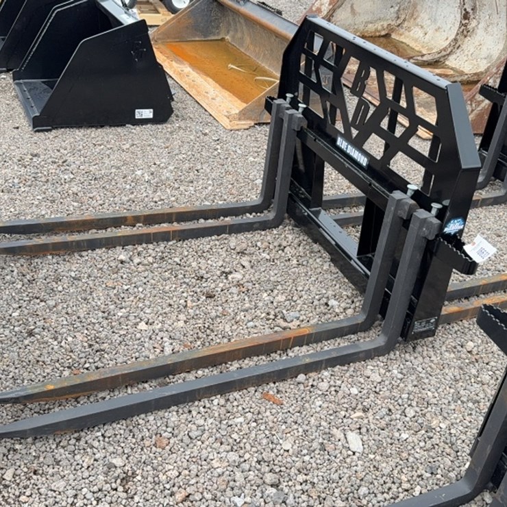 #2064 • BLUE DIAMOND 48" SKID STEER BRICK