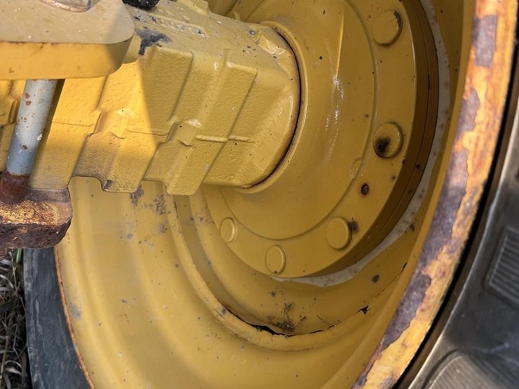 2015-caterpillar-910k-image-18