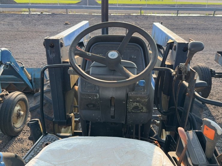 new-holland-ts100-image-12