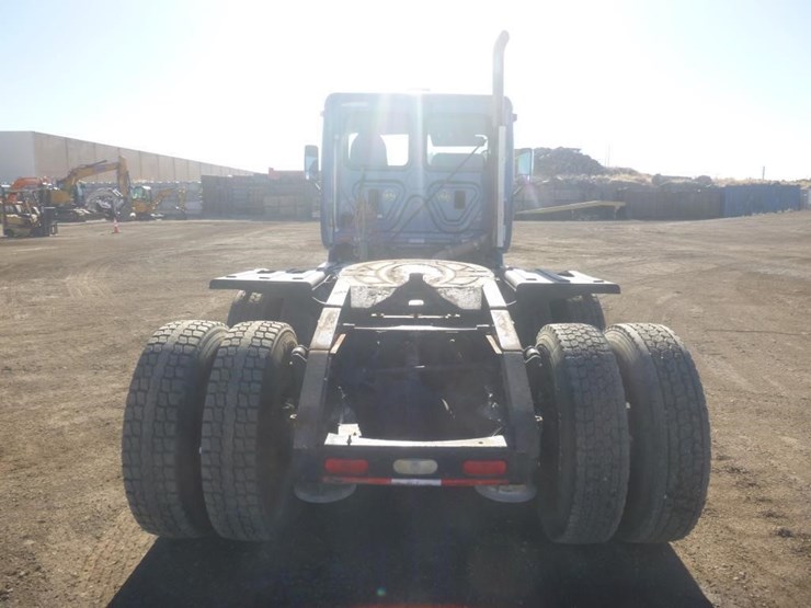 2012-freightliner-cascadia-113-image-6