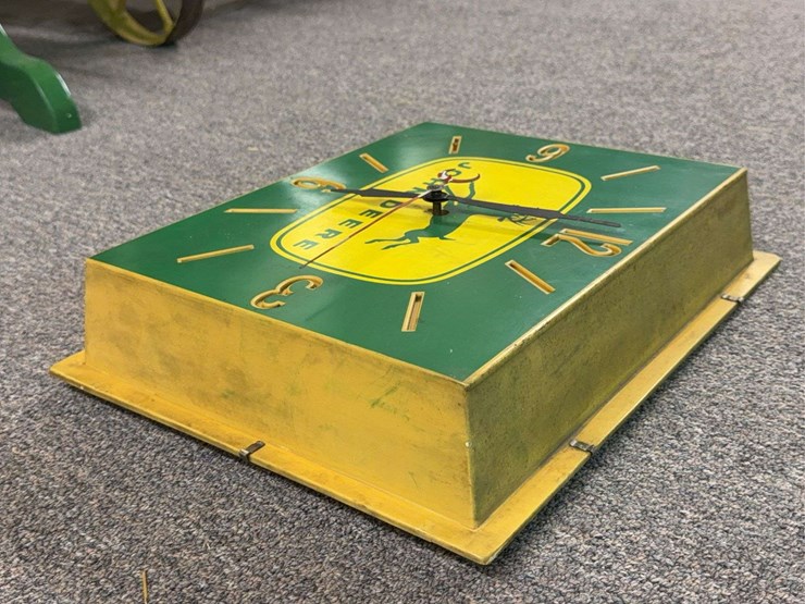 john-deere-dealer-clock-image-9