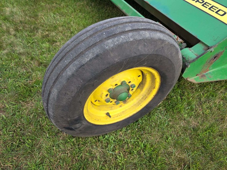john-deere-220-image-23