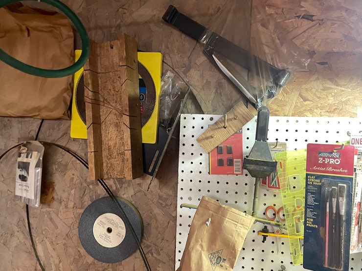 #7125-•-contents-of-pegboard-image-3