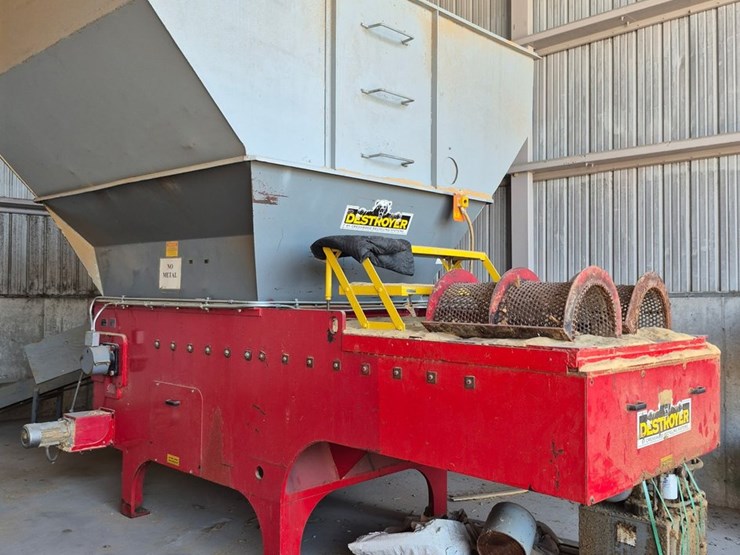 #152-•-2002-cresswood-destroyer-hf6075st-grinder-image-1