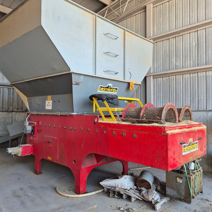 #152 • 2002 Cresswood Destroyer HF6075ST Grinder
