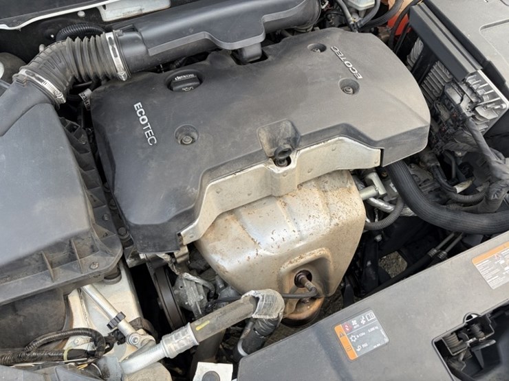 2015-chevrolet-malibu-ls-sedan-image-12