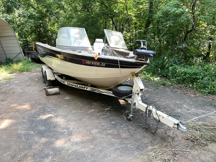 #7002-•-2004-crestliner-2050-sportfish-boat-&-trailer-(mn-title-in-delay)-image-4