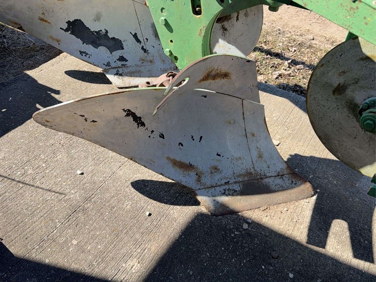 john-deere-three-point-four-bottom-plow-image-9