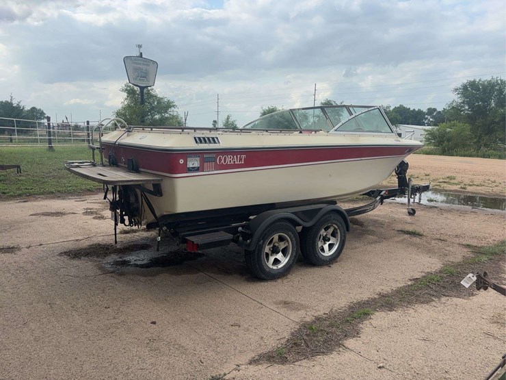 18’-cobalt-boat-and-trailer-image-5