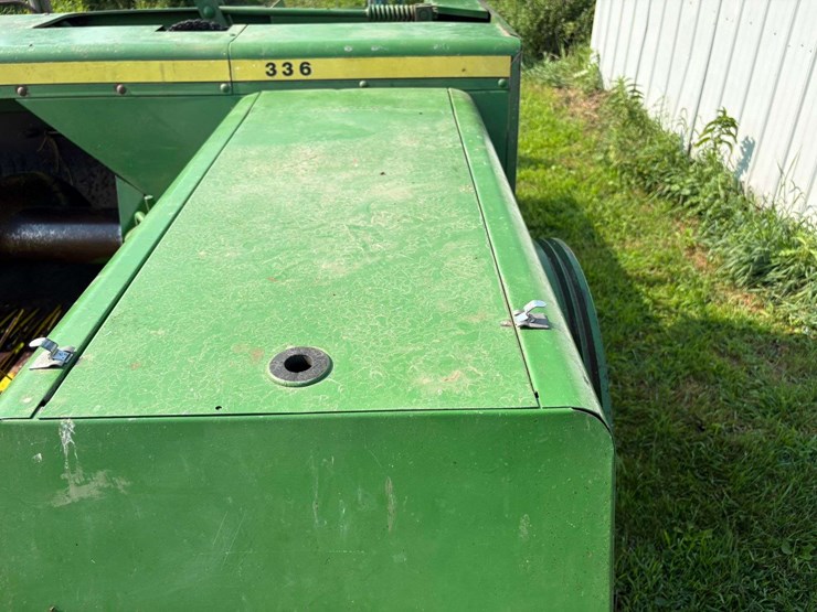 john-deere-336-image-36