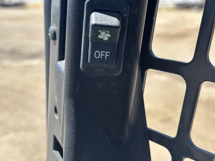 2019-bobcat-t595-image-28