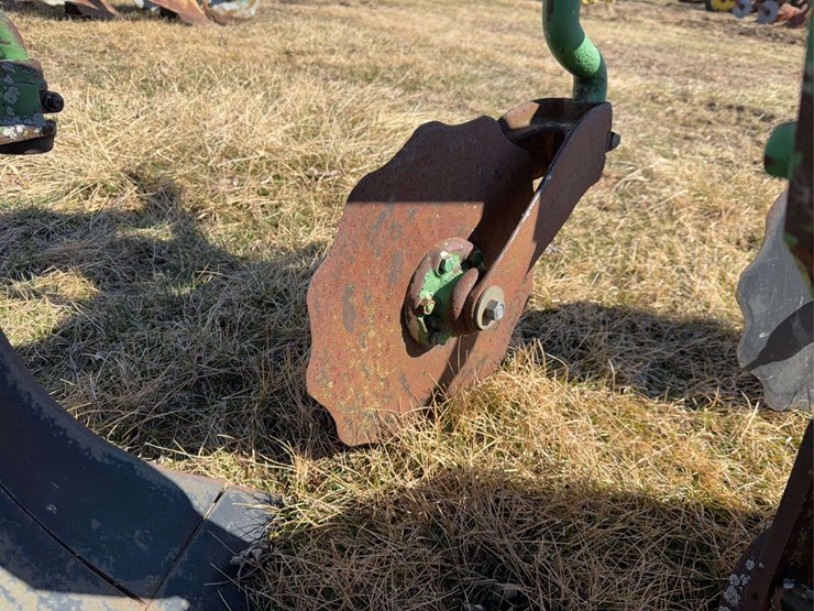john-deere-three-point-three-bottom-plow-image-11
