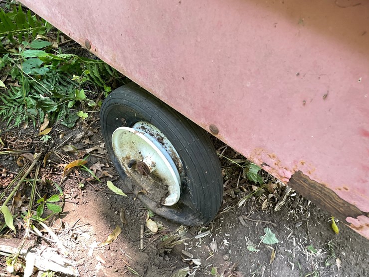 #7005-•-(2)-trailers-and-misc.-scrap-image-12
