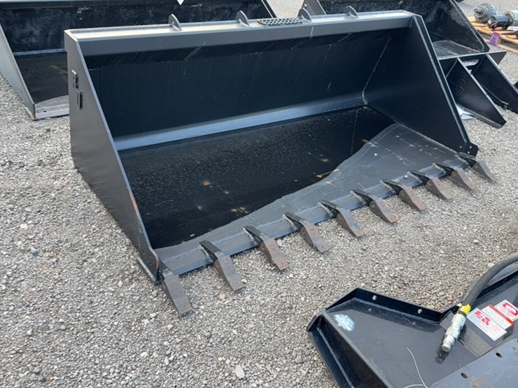#2028-•-blue-diamond-84"-skid-steer-tooth-bucket-image-1
