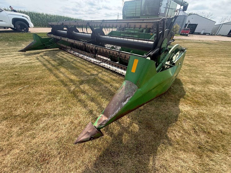 john-deere-220-image-11