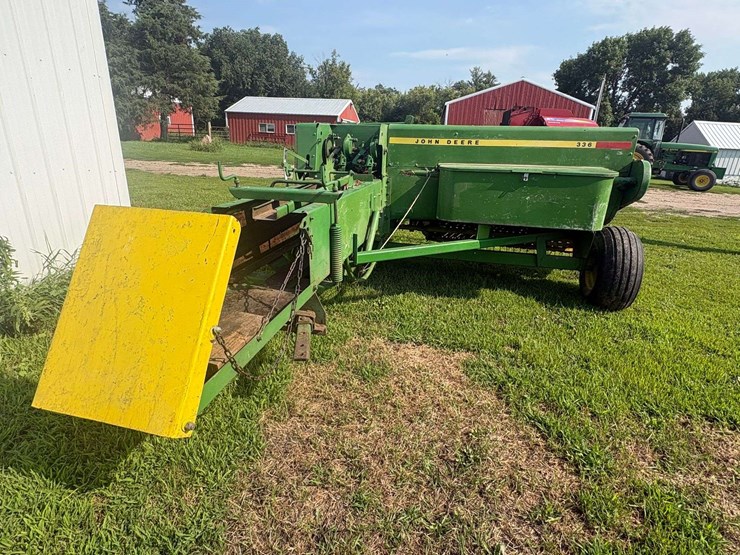 john-deere-336-image-4