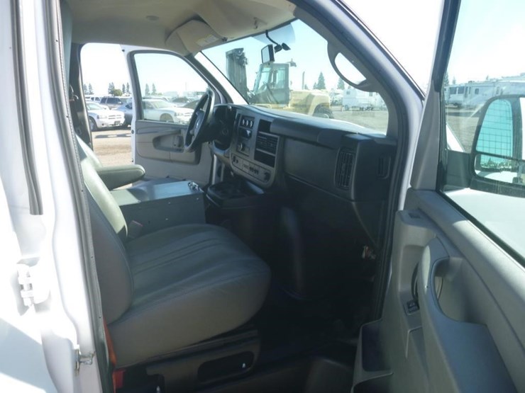 2014-chevrolet-express-2500-image-6