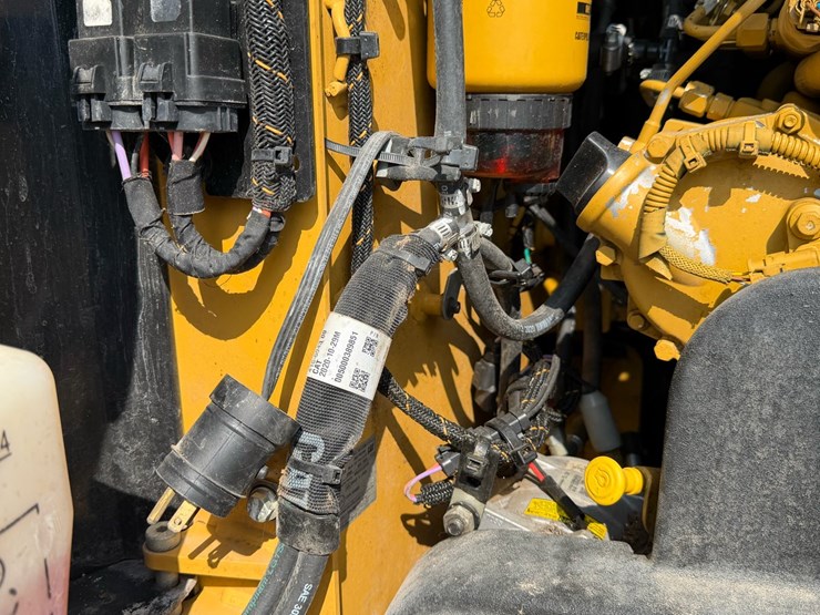 2021-caterpillar-226d3-image-17