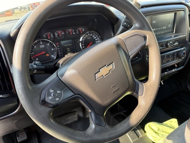 2016-chevrolet-silverado-3500-image-25