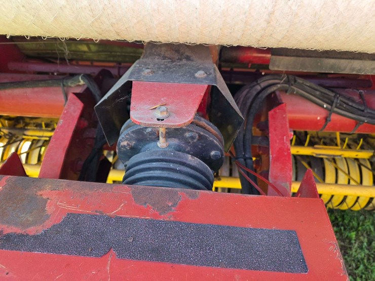 new-holland-br7090-image-28