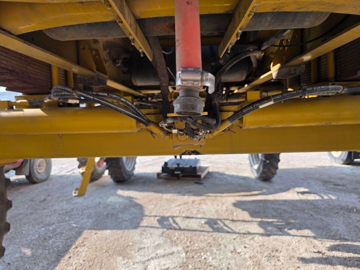 rogator-1074-self-propelled-sprayer,-100'-booms,-currently-winterized,-320/90r50-tires,-rears-with-d-image-24