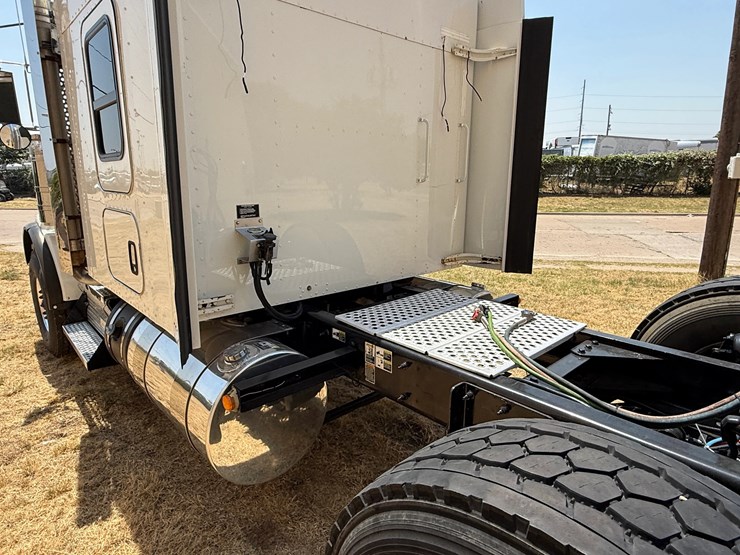 2020-kenworth-t800-image-12