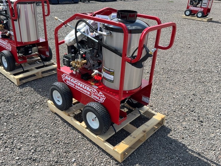#2075-•-magnum-4000-series-heated-pressure-washer-image-2