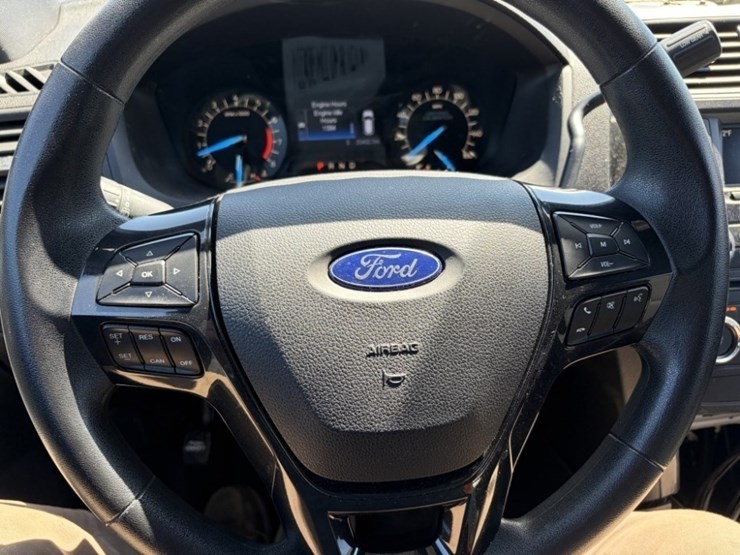 2017-ford-explorer-image-31