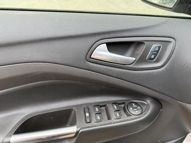 2017-ford-escape-se-image-22