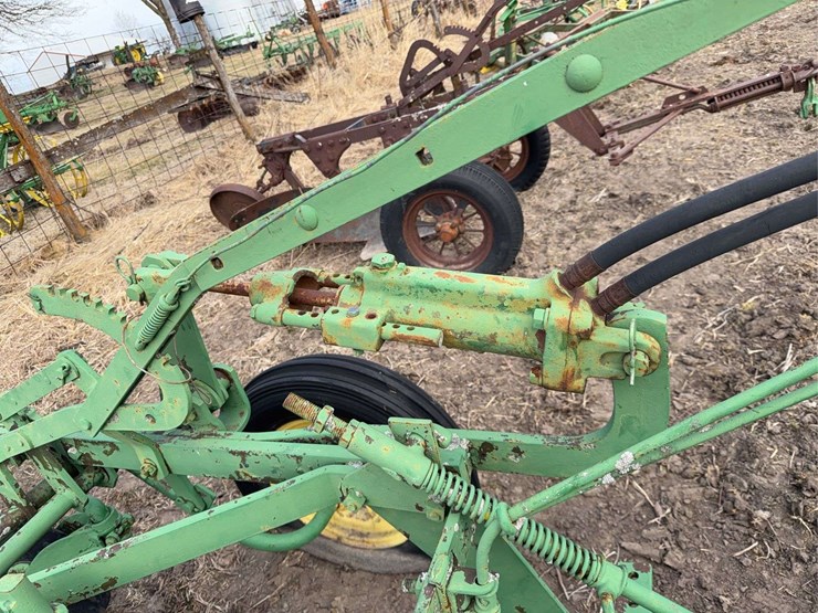 john-deere-no.-44-pull-type-two-bottom-plow-image-8