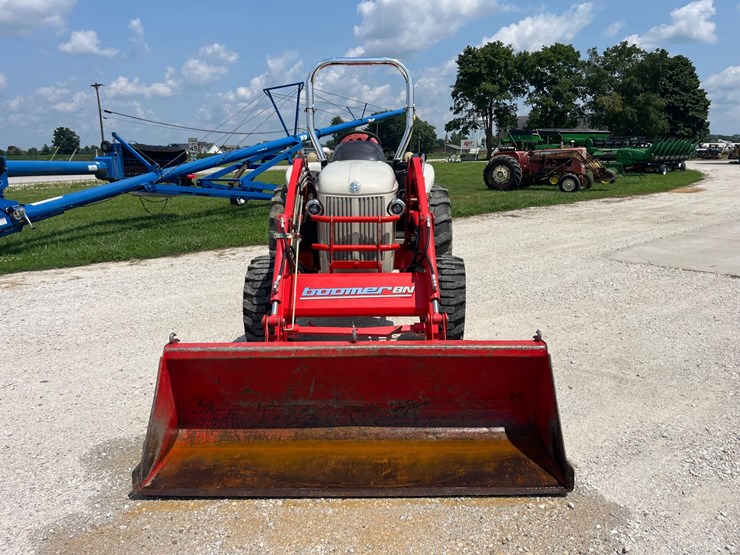 new-holland-boomer-8n-image-8