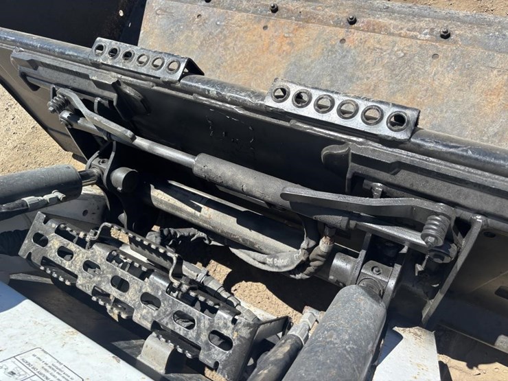 2019-bobcat-t595-image-13
