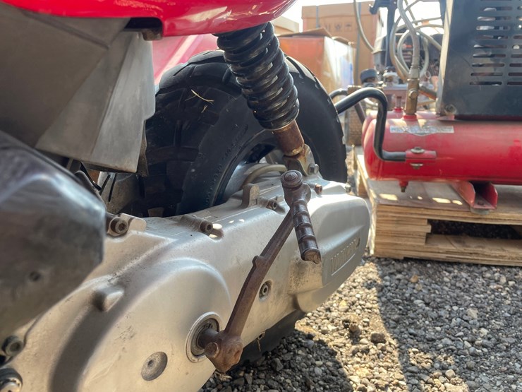 #4508-•-2004-yamaha-zuma-50cc-moped-(no-title)-image-13