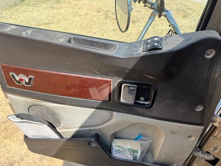 2014-western-star-4900-image-25
