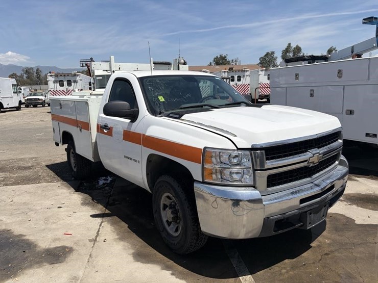 2009-chevrolet-silverado-2500-image-2