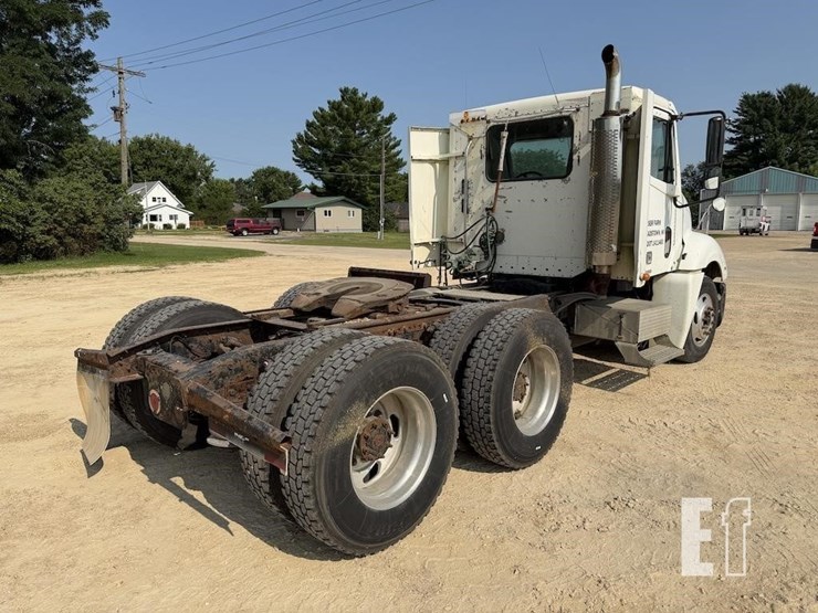 2003-freightliner-columbia-120-image-6
