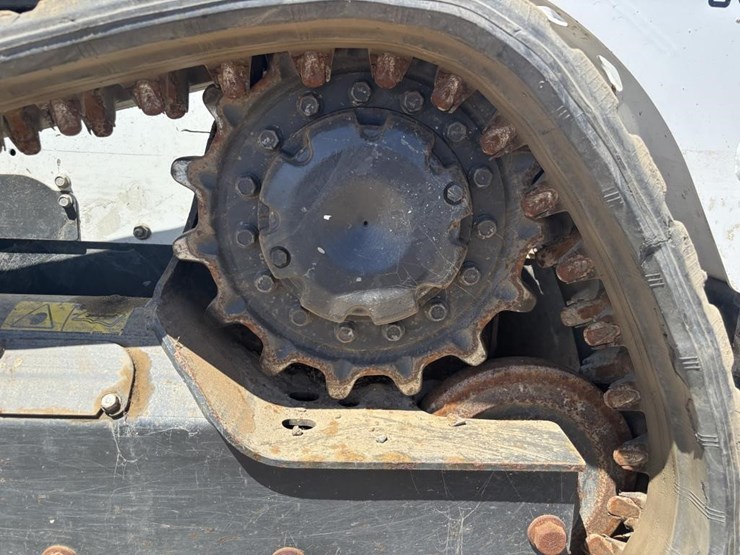 2019-bobcat-t595-image-17